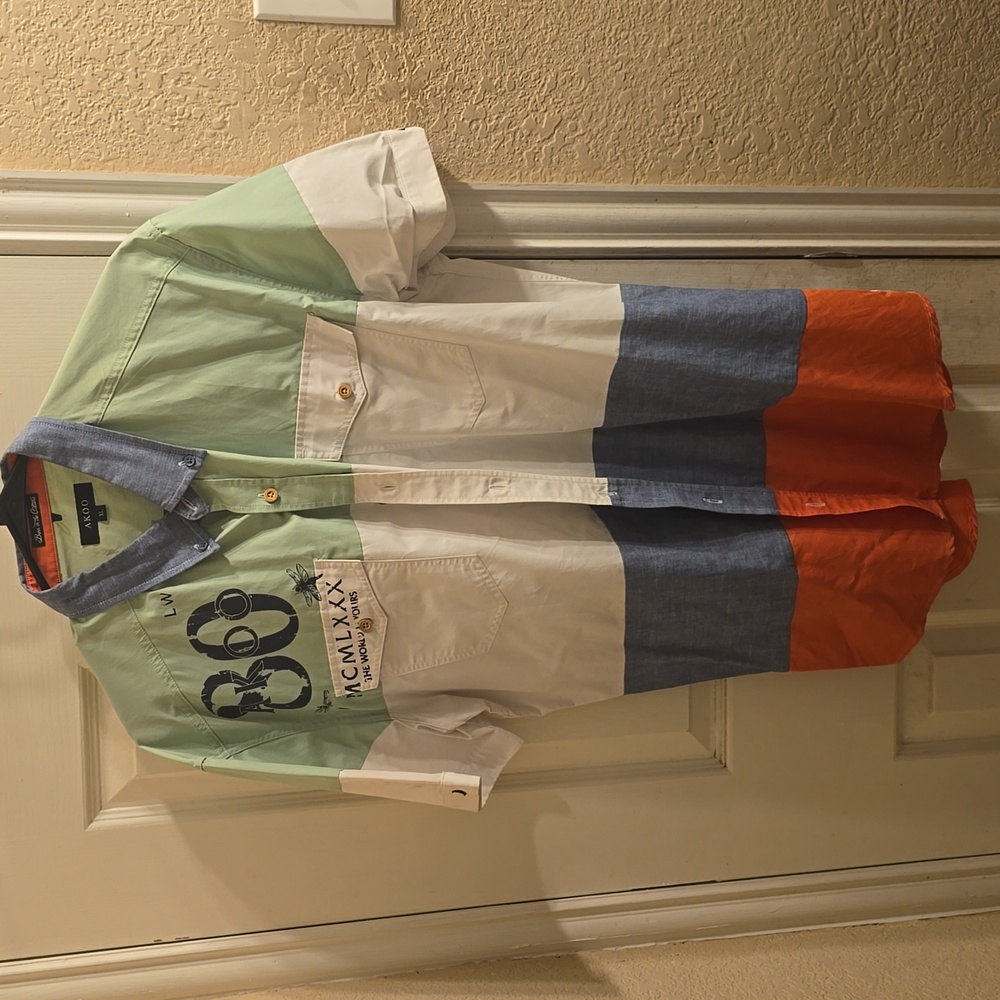 Mens XL Akoo short sleeve button down multi colored